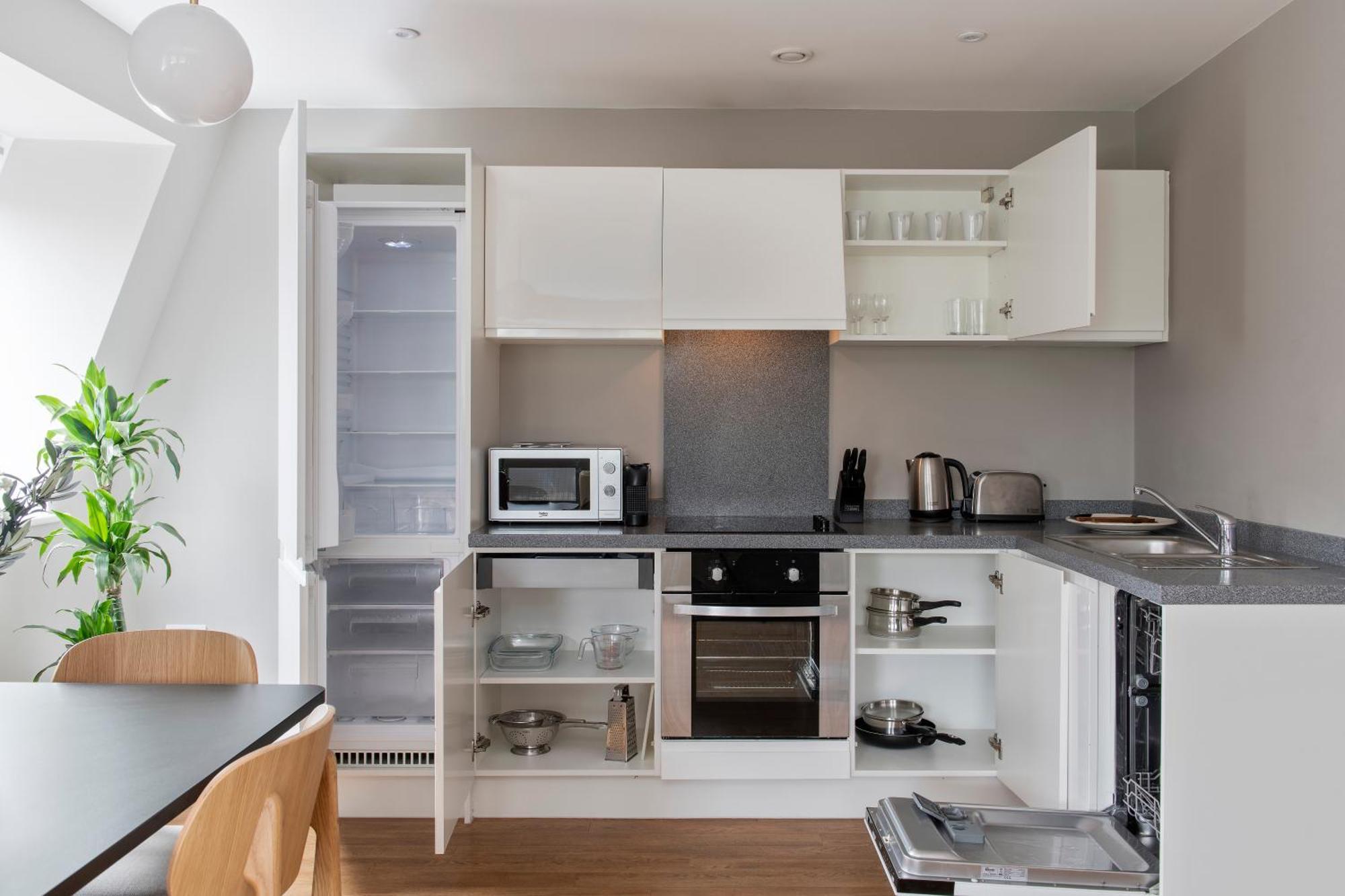 Отель Cove Minshull Street 4*